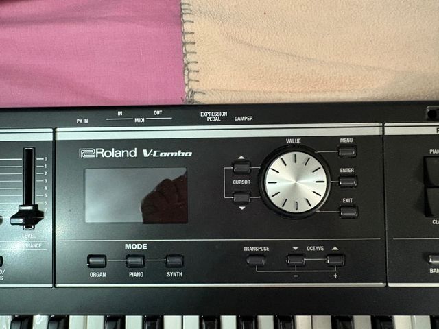 Teclado Roland VR-09 V-Combo B + Funda original.