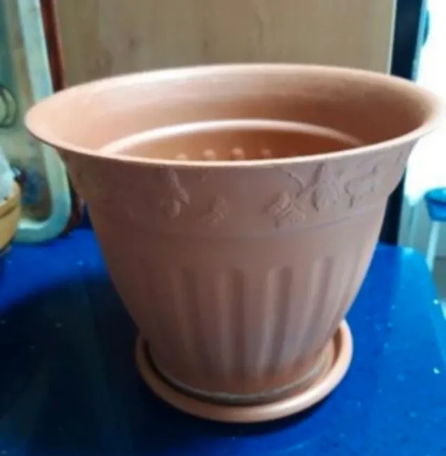 Maceteros de plástico terracota