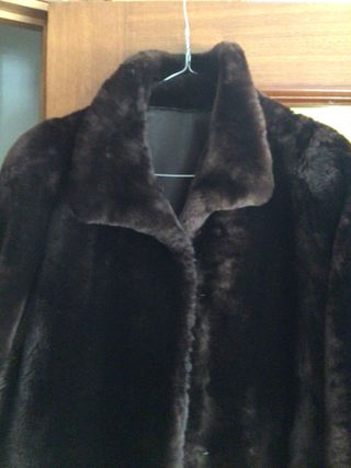 Dos abrigos de piel T. 42 y 44