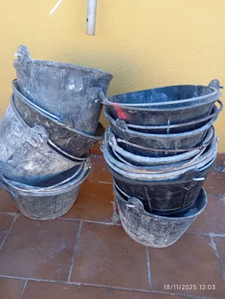 Lote de cubos de obra