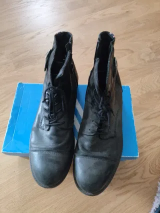 Stivaletti uomo neri stringati