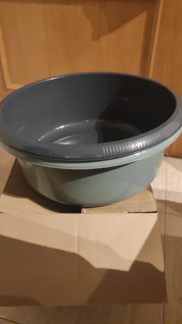 Palanganas verde e grigio