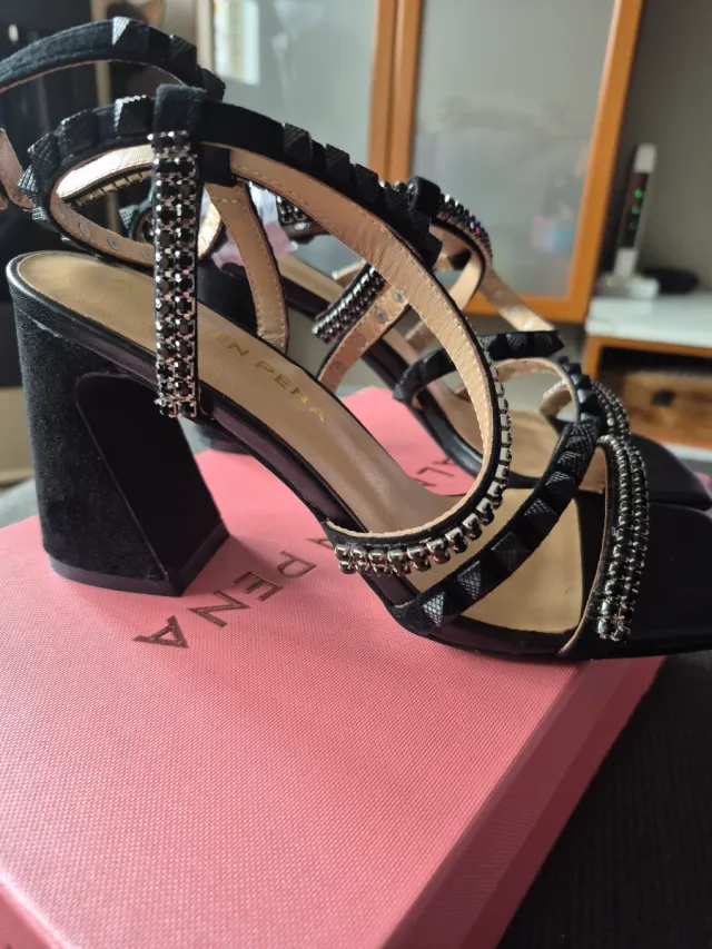 Sandalias Alma en Pena negras con pedrería