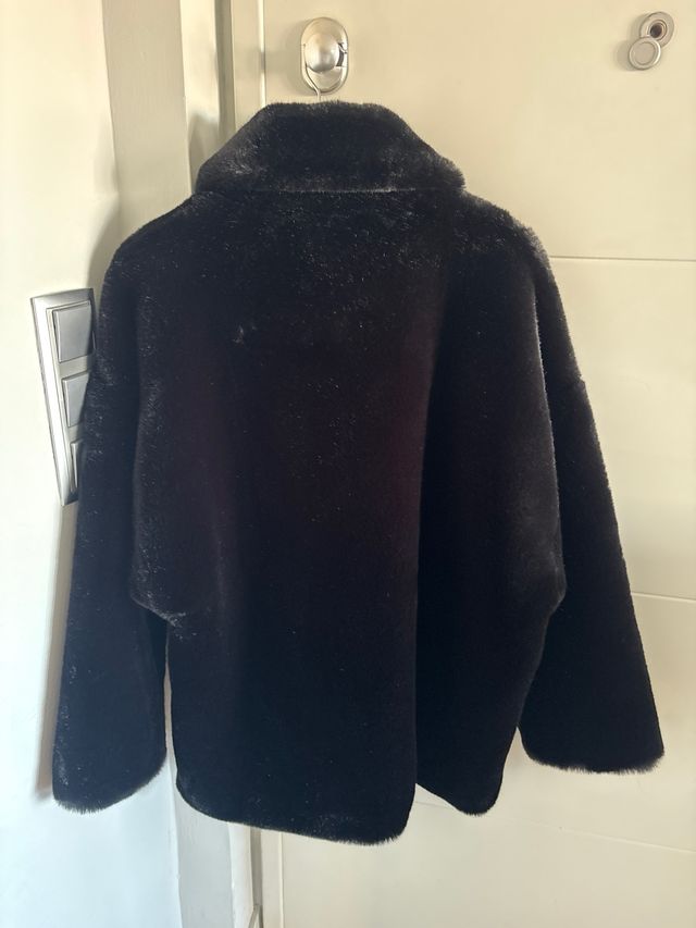 Abrigo pelo Zara Talla M-L Negro