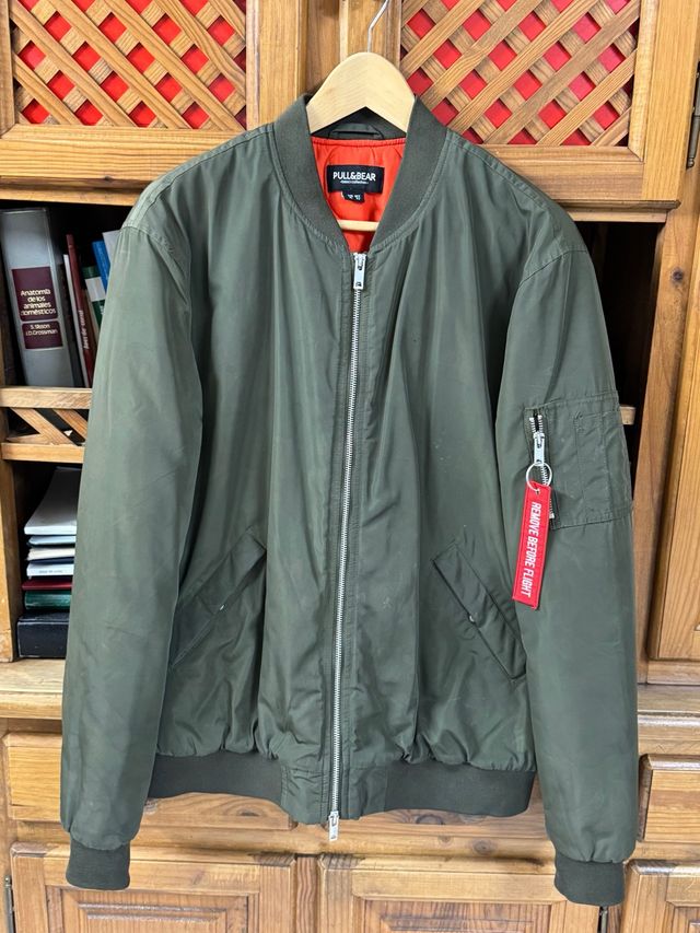 Cazadora Bomber Pull&Bear Verde Militar