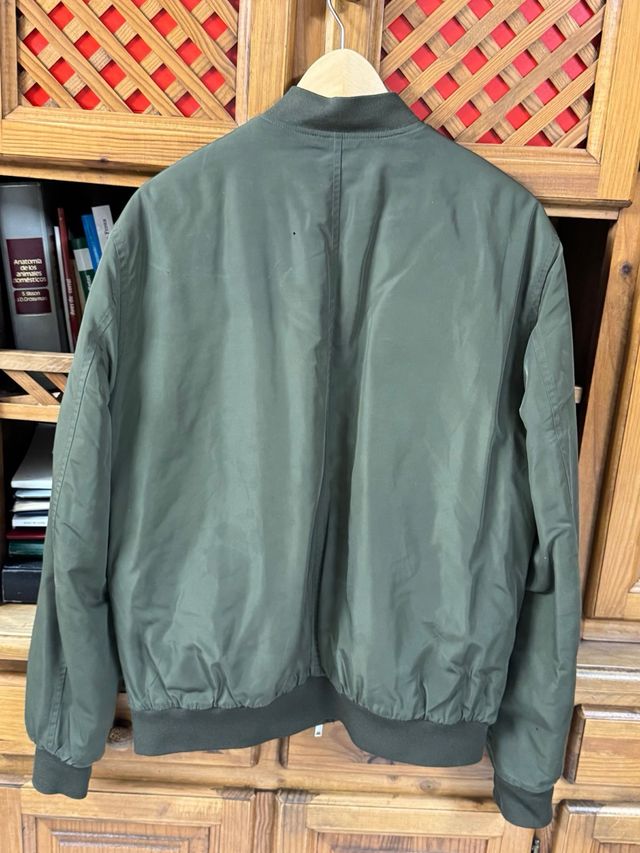 Cazadora Bomber Pull&Bear Verde Militar