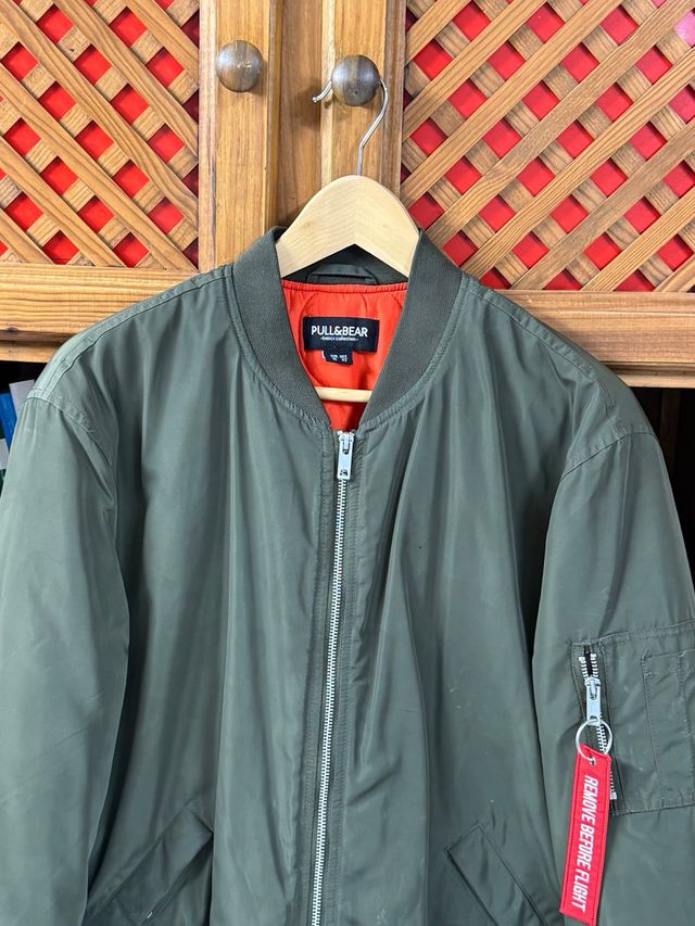 Cazadora Bomber Pull&Bear Verde Militar