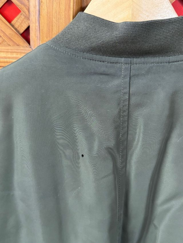 Cazadora Bomber Pull&Bear Verde Militar