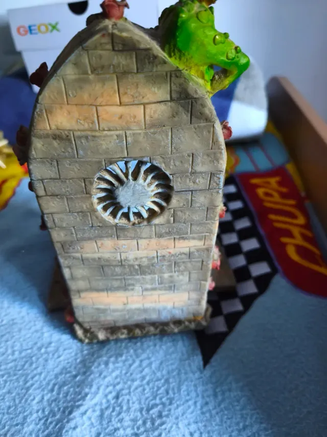 Figura Duendes con Rana y Puerta Mágica