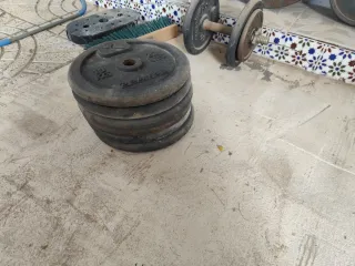 Banco de pesas, barra y discos