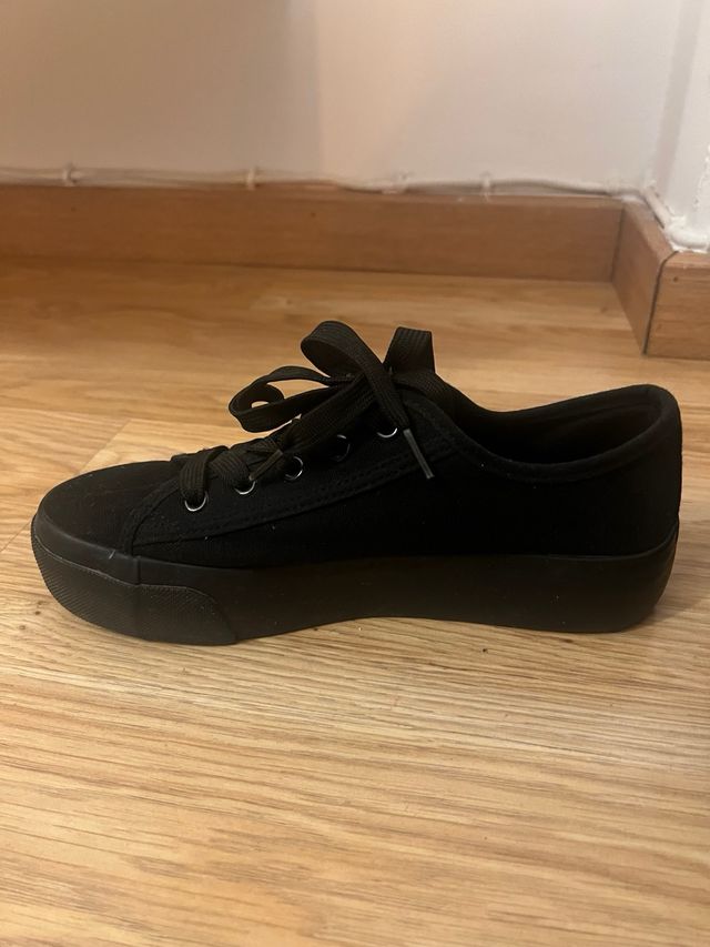 Zapatillas negras suela gruesa