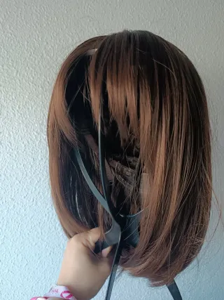 Peluca pelo sintético castaño
