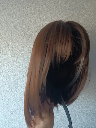 Peluca pelo sintético castaño