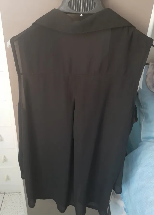 Camicetta nera smanicata taglia M