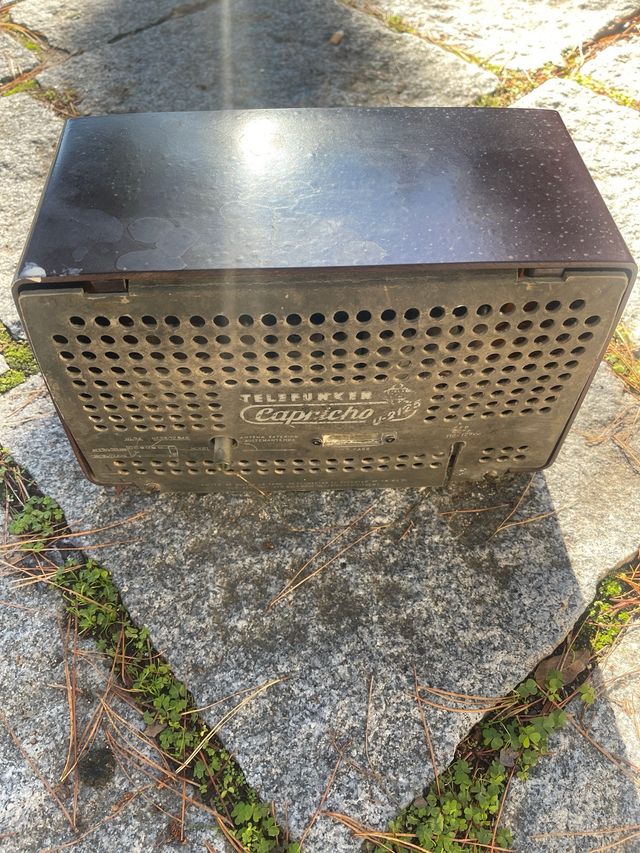 Radio antica anni '60 per decorazione