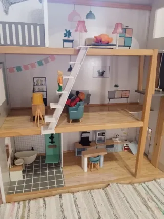 Casa de muñecas de madera