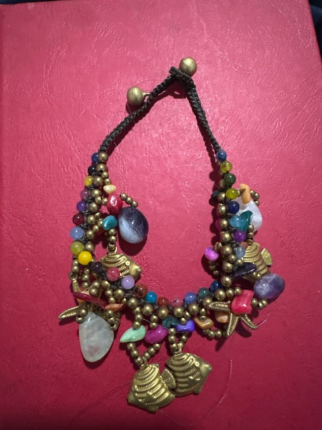 Tobillera con peces y piedras mineral multicolores