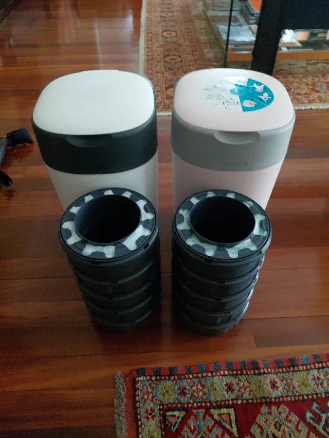 2 Papeleras Bebé Tommee Tippee Blanca y Rosa