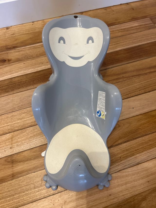 Bañera bebé gris con diseño de mono