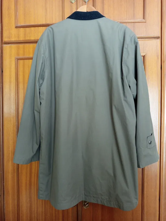 Gabardina masculina verde oliva