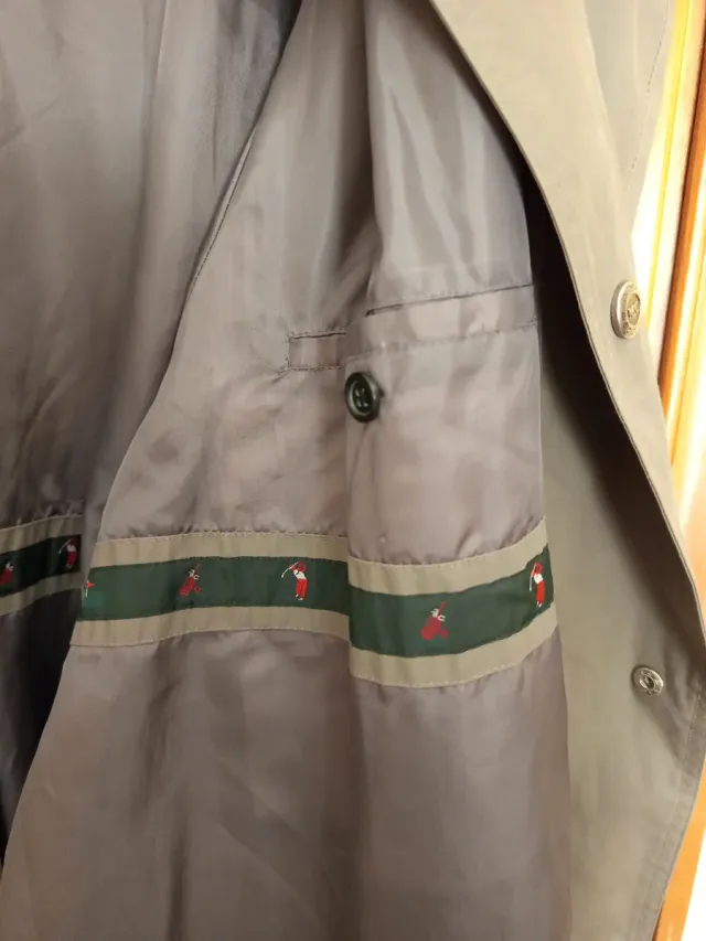 Gabardina masculina verde oliva