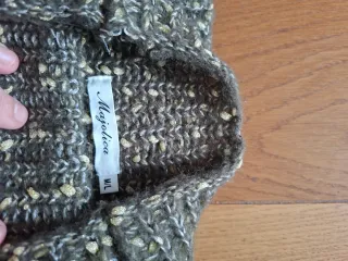 Jersey cuello chimenea verde y dorado supersuave.