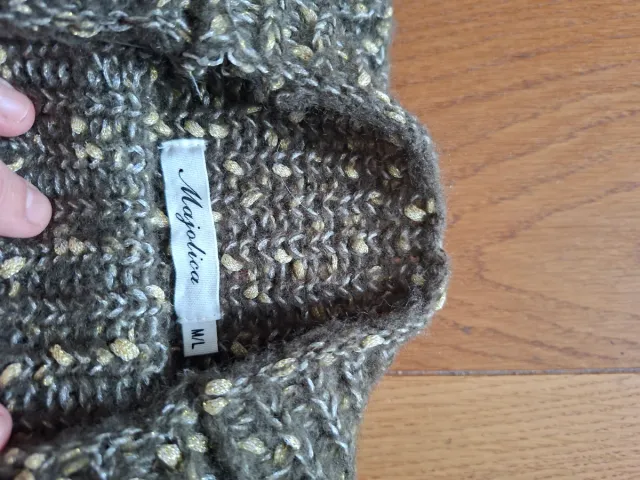 Jersey cuello chimenea verde y dorado supersuave.