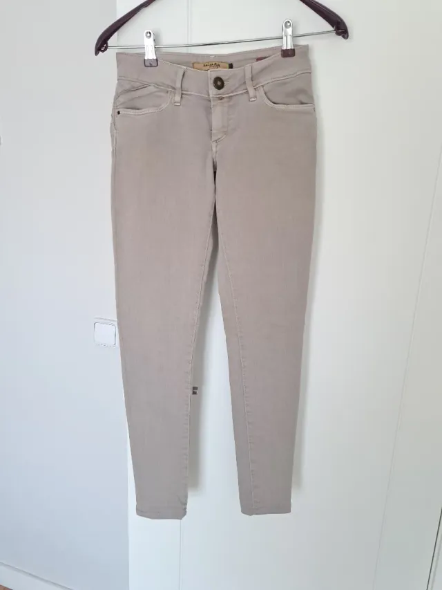 Vaqueros push up mujer beige