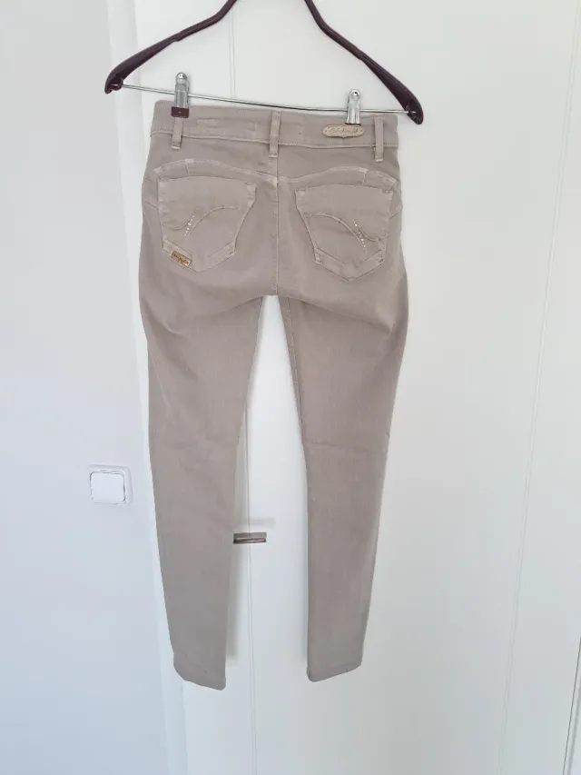 Vaqueros push up mujer beige