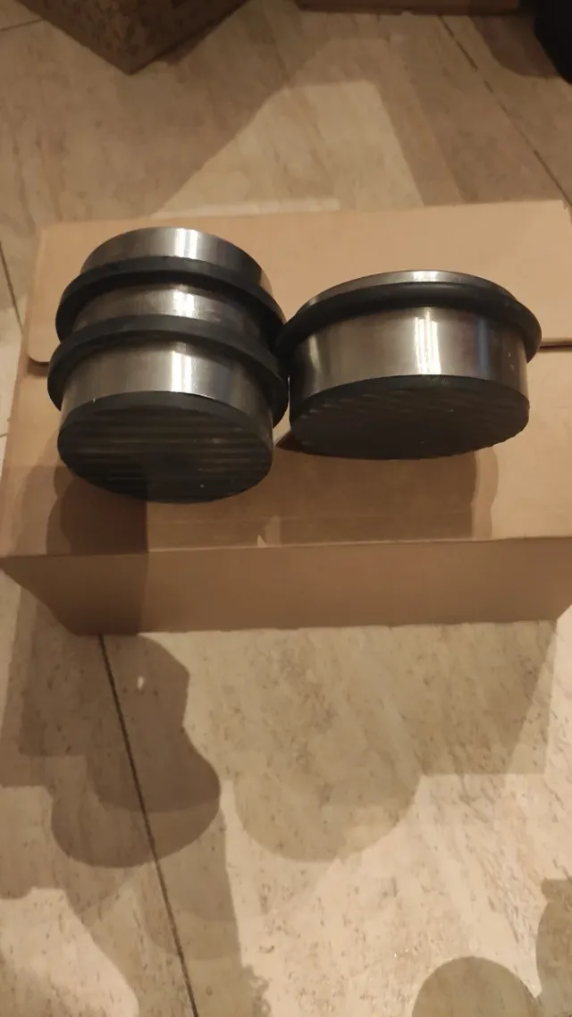 Topes de puerta metálicos con goma