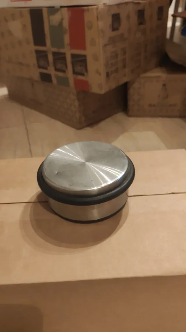 Topes de puerta metálicos con goma