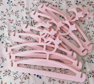 Lote 8 perchas bebé niña