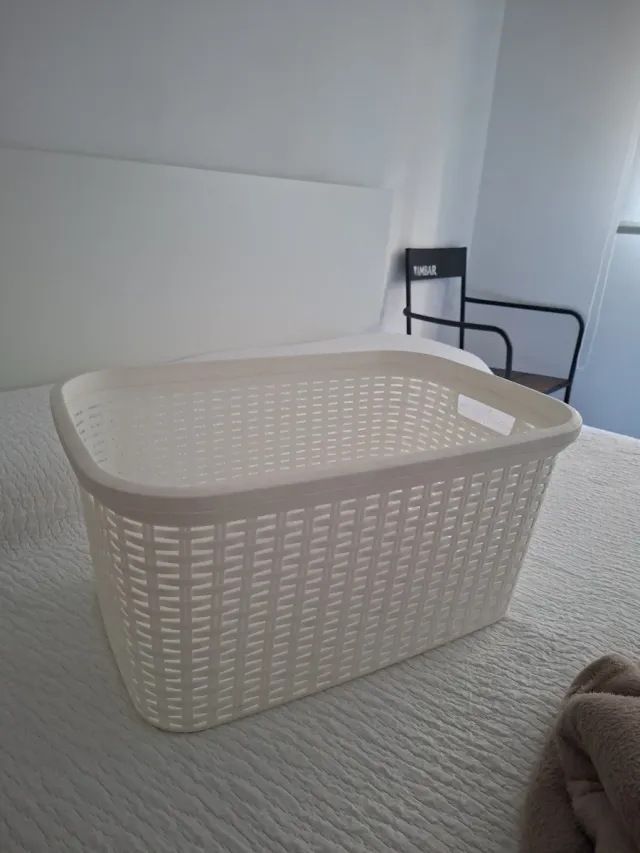 Cesta de plástico blanca