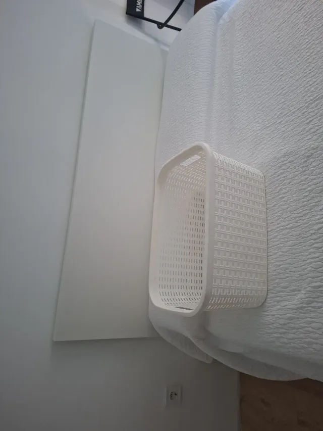 Cesta de plástico blanca