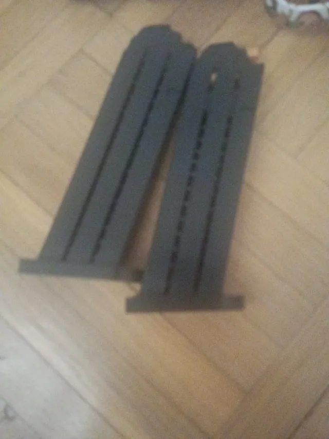 Pistola de juguete con accesorios