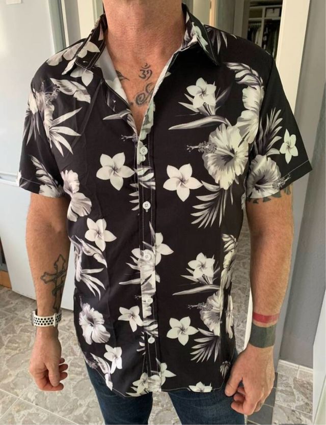 Camisa floral negra y blanca XXL