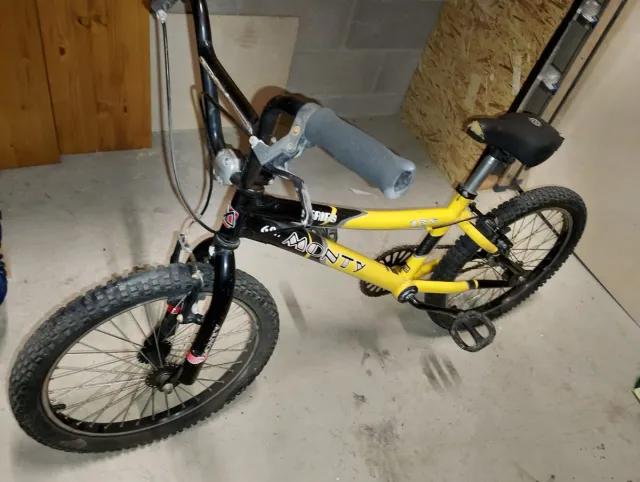 Bicicleta Monty BMX Amarilla