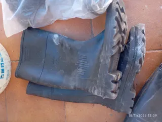 Botas de agua negras nuevas