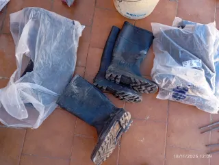 Botas de agua negras nuevas