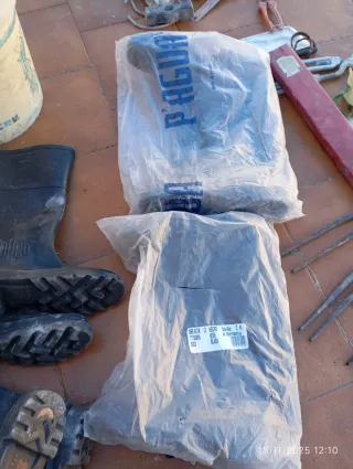 Botas de agua negras nuevas