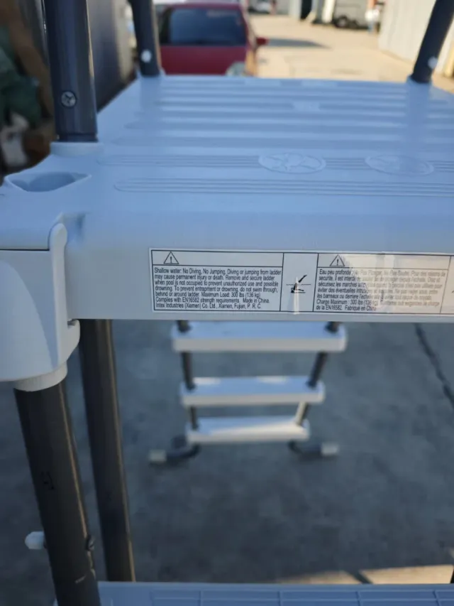 Escalera de piscina elevada