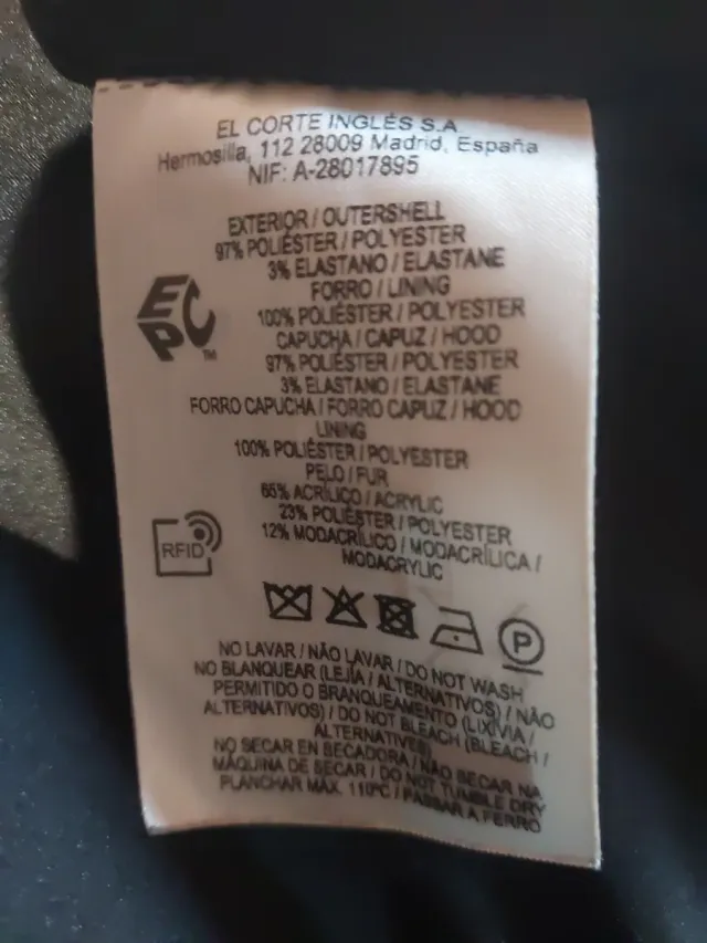 Abrigo corto a cuadros con capucha