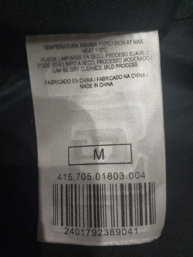 Abrigo corto a cuadros con capucha