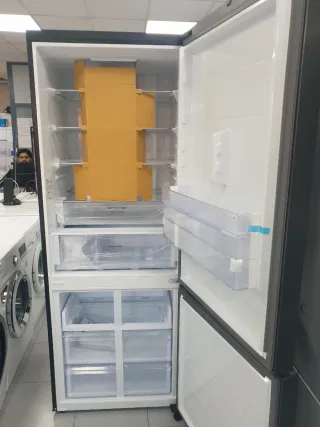 Nevera Samsung grande , nueva con tara