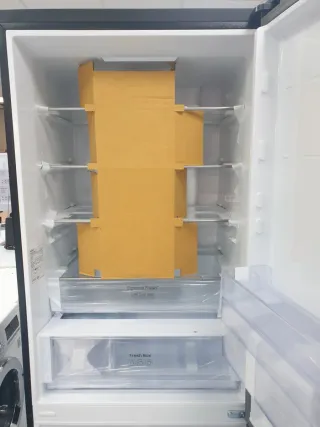 Nevera Samsung grande , nueva con tara