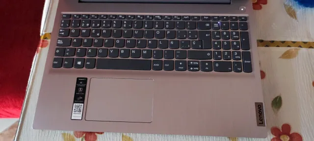 Portátil Lenovo IdeaPad 3