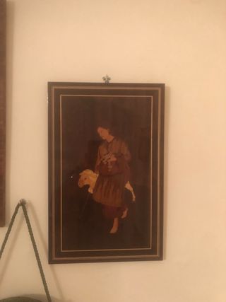 Quadro intarsio legno donna con pecora