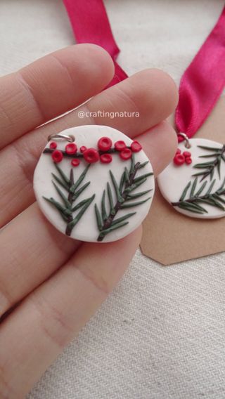 Colgante Navideño con Bayas Rojas