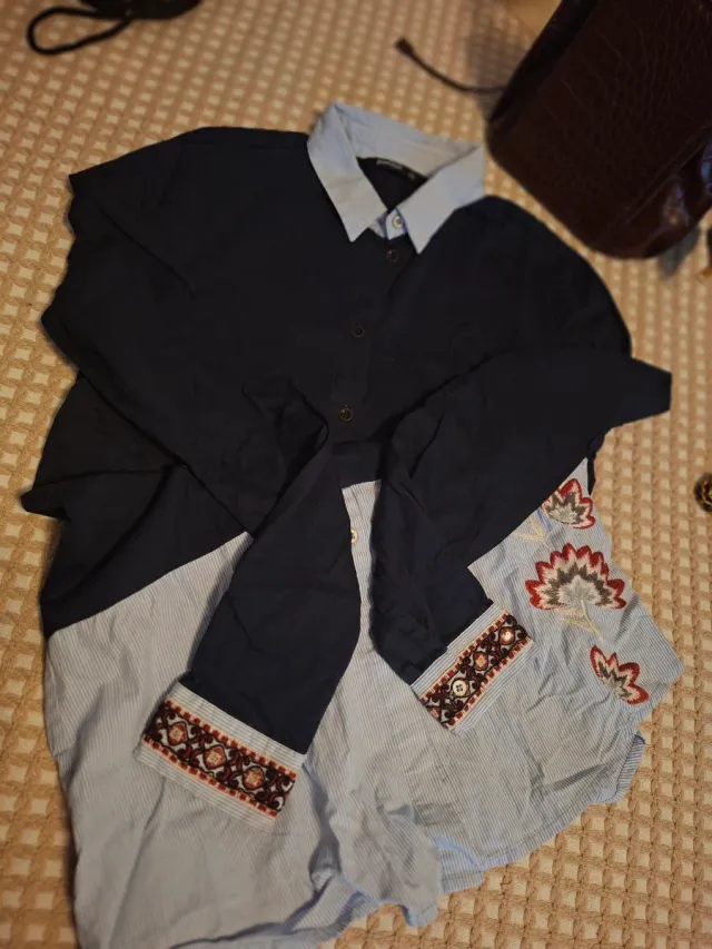 Camisa Azul e Preta Desigual