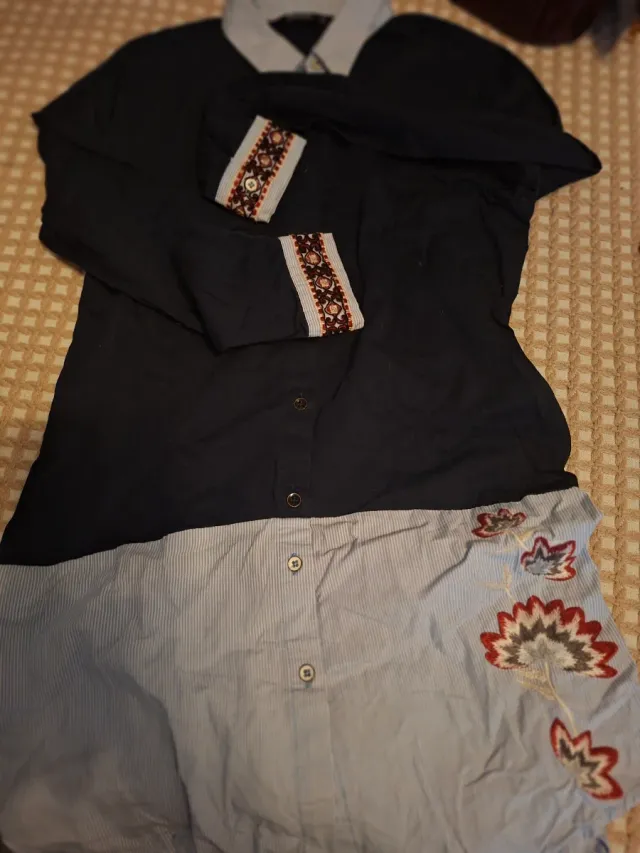 Camisa Azul e Preta Desigual